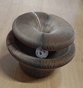 Zolux Chatouille Drapka tekturowa składana łapka z piłką i kocimiętką